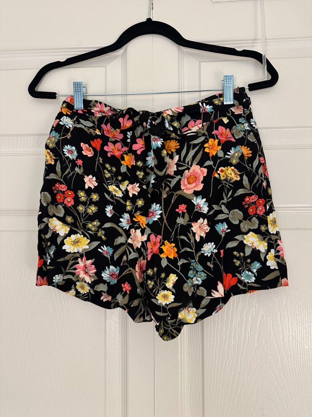 NWT LOFT Black Floral Print Shorts S